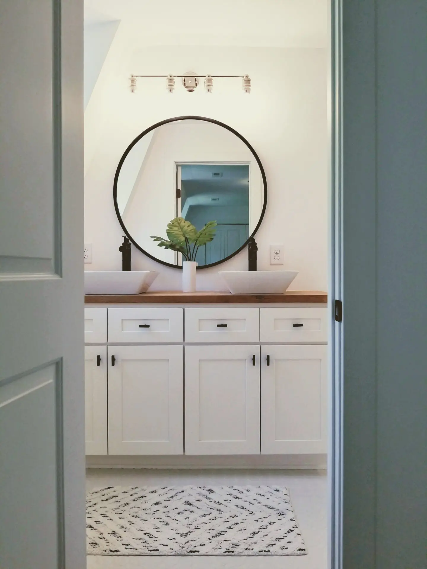 bathroom with a circular mirror